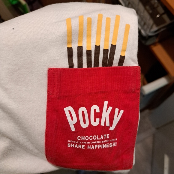 Uniqlo Pocky Pocket T-Shirt - Picture 5 of 5
